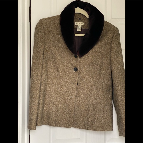 Ann Taylor Jackets & Blazers - Ann Taylor blazer faux fur removable collar